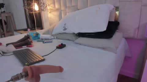 Halie  online show from October 18, 2:58 am