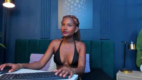 Halley Lorens online show from September 24, 7:35 pm