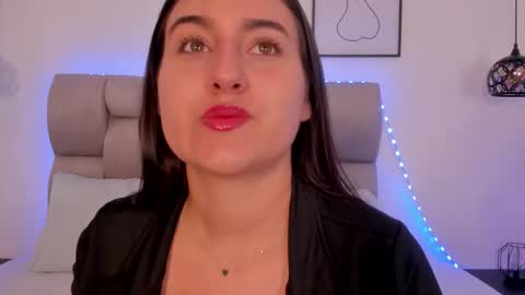 hanna__evans_ online show from February 4, 12:41 pm