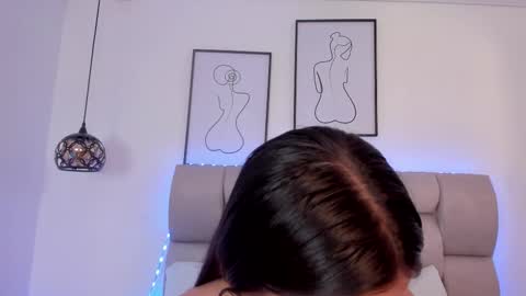 hanna__evans_ online show from January 14, 12:43 pm