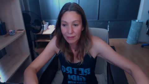 hanna_ha online show from July 8, 11:56 am
