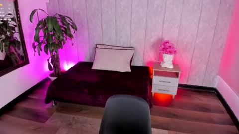 Hanna  online show from May 2, 8:23 pm