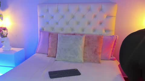 Hannah online show from March 3, 12:23 am