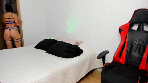 Hannah Milton online show from April 8, 7:05 pm