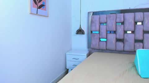 hannah_stuart online show from February 4, 2:09 pm