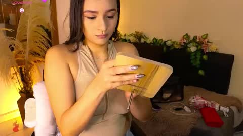 Hannah Williams online show from November 30, 11:42 pm