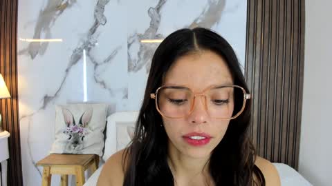 Hannahill69 online show from January 18, 4:37 am