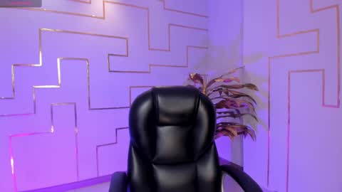 HANNAH J online show from September 8, 5:45 pm