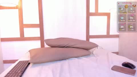 hannahmonttgomery  Help me reach 100 Hands up online show from October 26, 4:35 pm