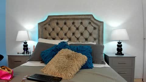 Hanna Slone online show from February 4, 11:05 am