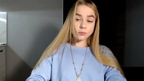 happy_fox_ online show from December 11, 9:55 pm