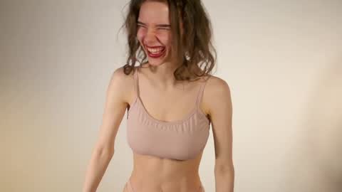 Evy  online show from April 9, 12:02 am