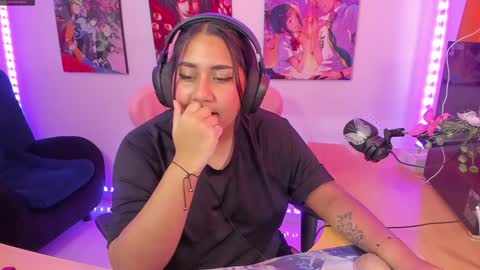 karen  online show from January 19, 5:49 pm