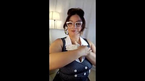 leila online show from February 21, 9:43 am