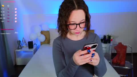 Hayle online show from March 8, 2:10 am