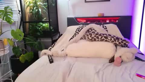 Hazeleo online show from April 17, 12:02 am