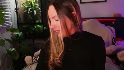 Hazeleo online show from January 12, 10:15 pm