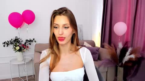 heartedlove_1 online show from September 12, 6:57 am