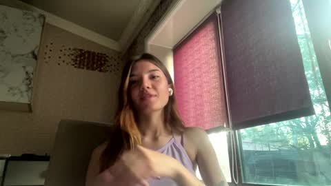 Lili online show from April 9, 1:27 pm