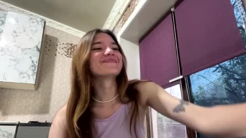 Lili online show from April 7, 1:13 pm