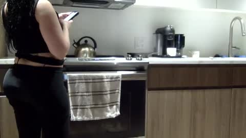 heatwavee online show from December 27, 11:39 am