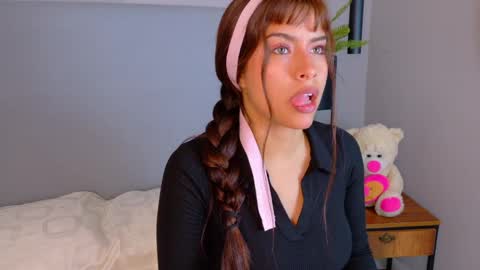 helenafoumier online show from March 31, 12:21 am