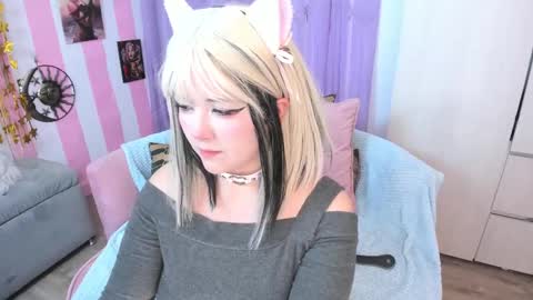 Laura online show from February 20, 1:57 am