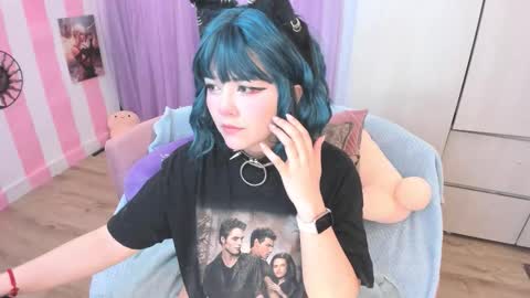 Laura online show from November 14, 4:12 am