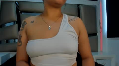 hellen__smith_ online show from November 18, 1:12 pm