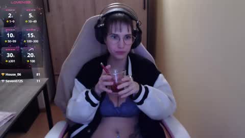 HeraLuna  online show from December 10, 9:33 pm