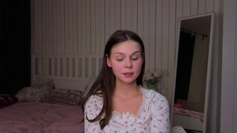 Nicole online show from April 2, 8:39 pm