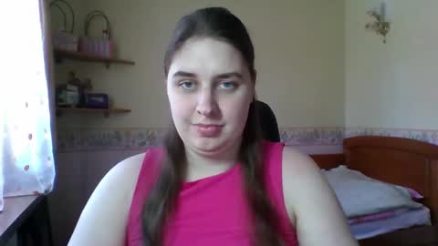 hess_luna_ online show from April 13, 9:10 am