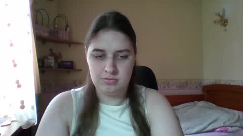 hess_luna_ online show from April 9, 9:15 am