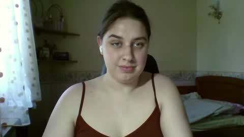 hess_luna_ online show from March 26, 10:06 am