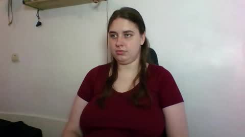 hess_luna_ online show from October 13, 9:12 am