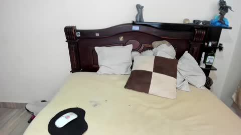 hesttia_ online show from September 13, 10:29 pm