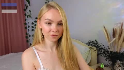 hey_olivia online show from November 8, 12:10 pm