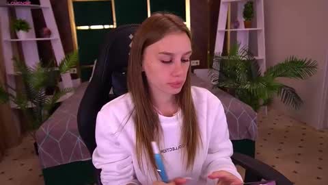 heyemilly online show from November 11, 9:45 pm