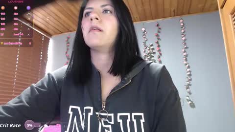 hilaril18 online show from January 31, 9:57 pm