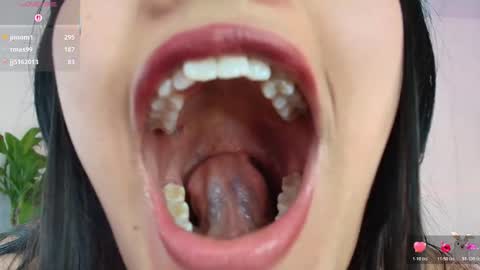 hinata online show from October 31, 9:30 pm