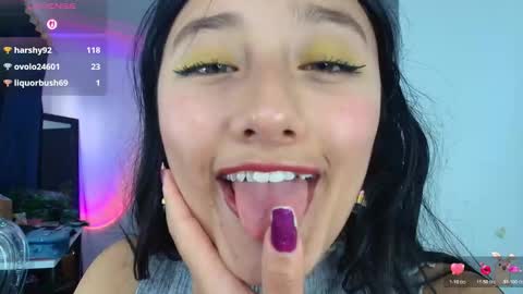 hinata online show from December 19, 9:18 pm