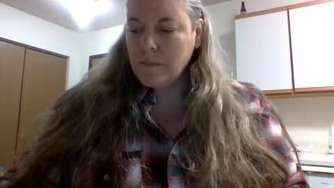 hippysnewhere online show from May 17, 4:06 pm