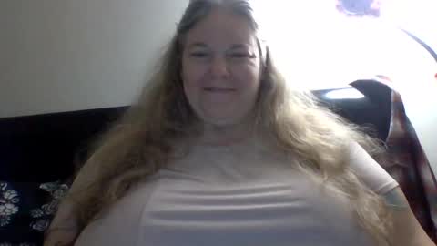 hippysnewhere online show from July 10, 8:59 am