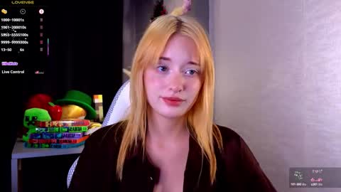 Ella online show from September 26, 5:21 pm