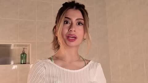 Moni Monica online show from October 4, 8:20 am