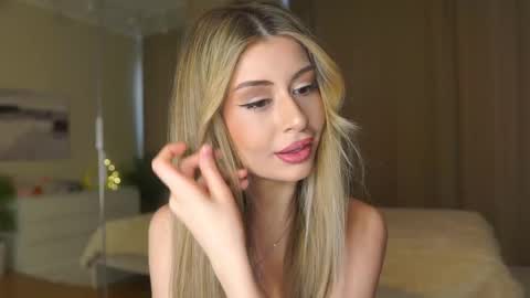 Moni Monica online show from March 8, 8:07 am