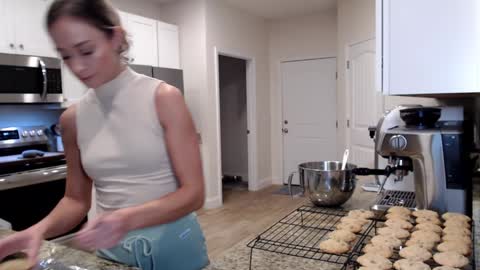 Holi Hurricane online show from October 3, 4:50 am