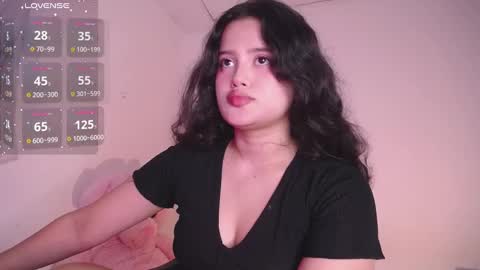 holly_16 online show from January 5, 11:33 pm