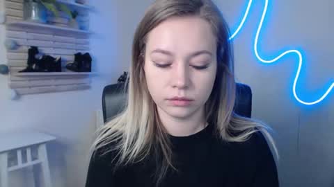 Holly online show from January 9, 3:26 am