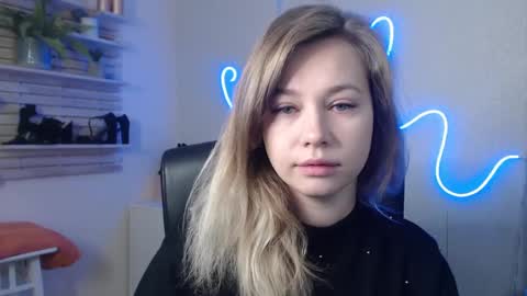 Holly online show from December 18, 4:42 am